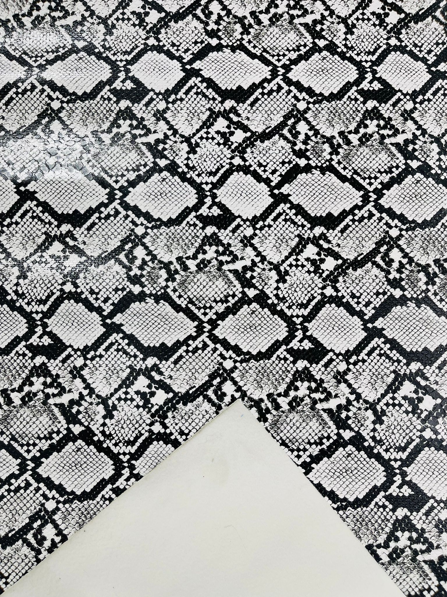 3D SNAKE PVC VINYL (by the yard) - New Creations Fabric & Foam Inc